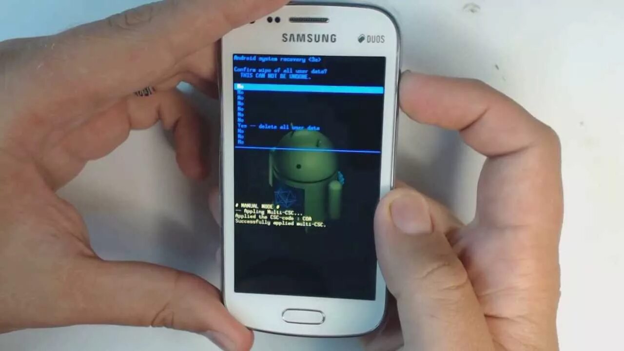 Не включается телефон андроид самсунг. Samsung Galaxy trend gt-s7562. Samsung 7262 Duos. Samsung Galaxy Core Duos gt-i8262 hard reset. Samsung Galaxy Duos включается.