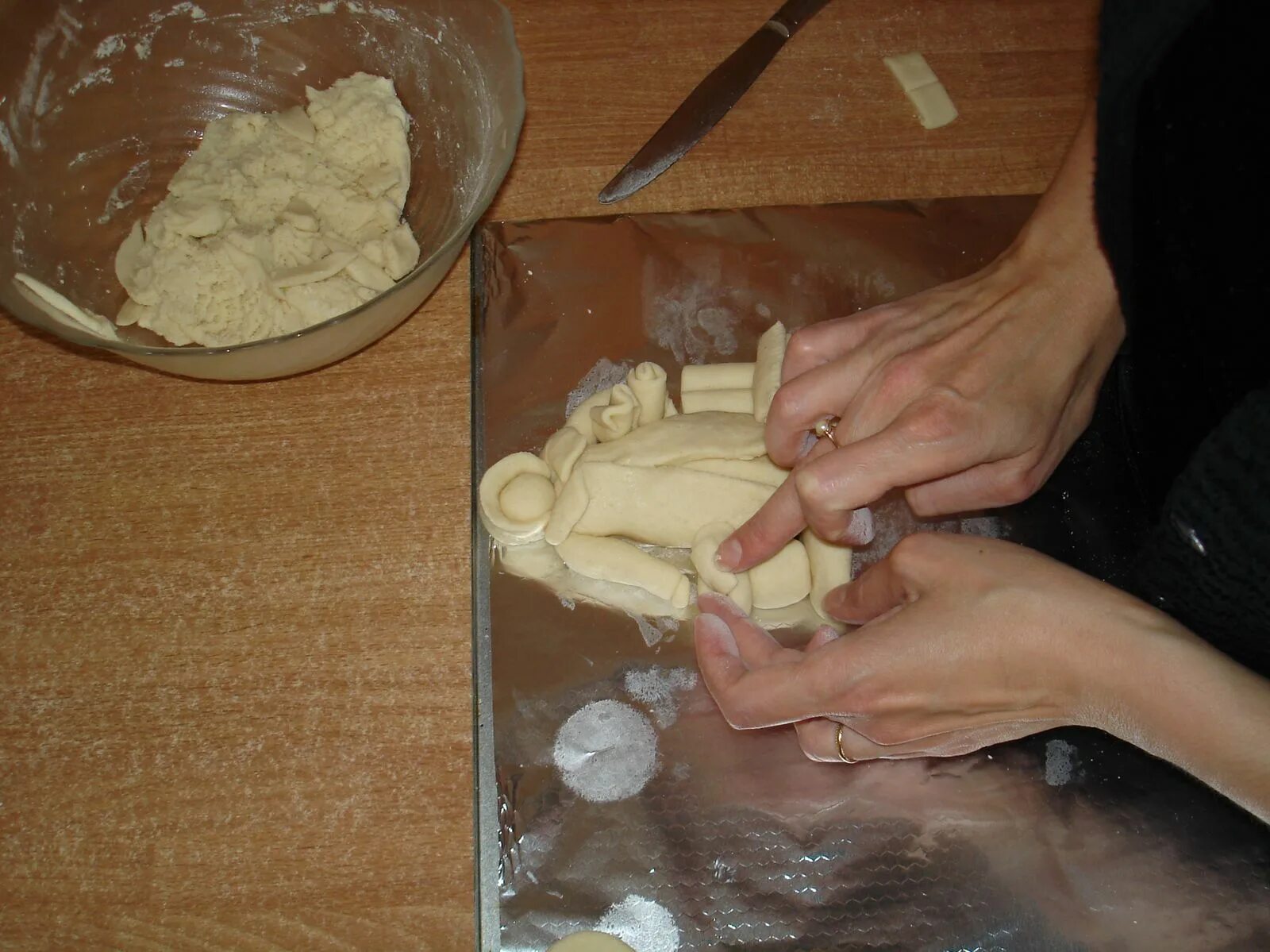 тесто для лепки. тесто для поделок. как сделать детское тесто. приготовление соленого теста. лейка из соленого теста.