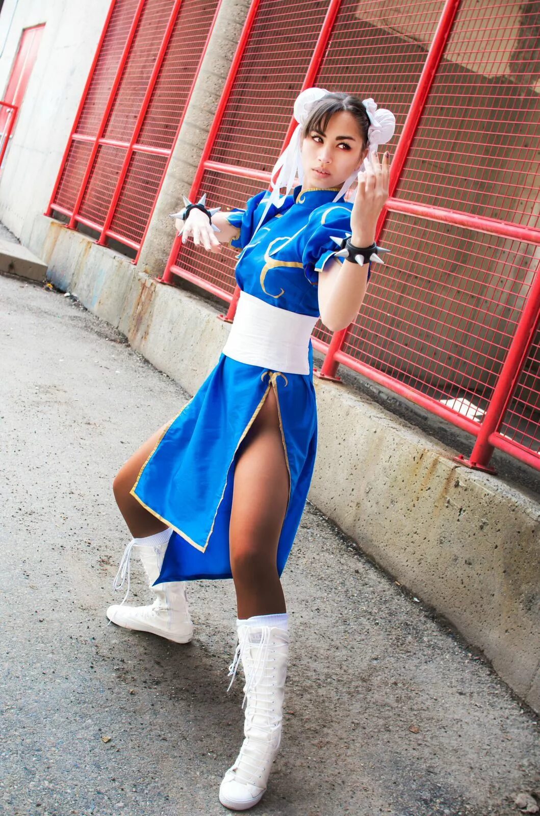 Cosplay chun. Чун ли Street Fighter 5 косплей. Чун ли стритфайтер Cosplay. Стрит Файтер косплей Чун ли. Файтинг стрит Файтер косплей.