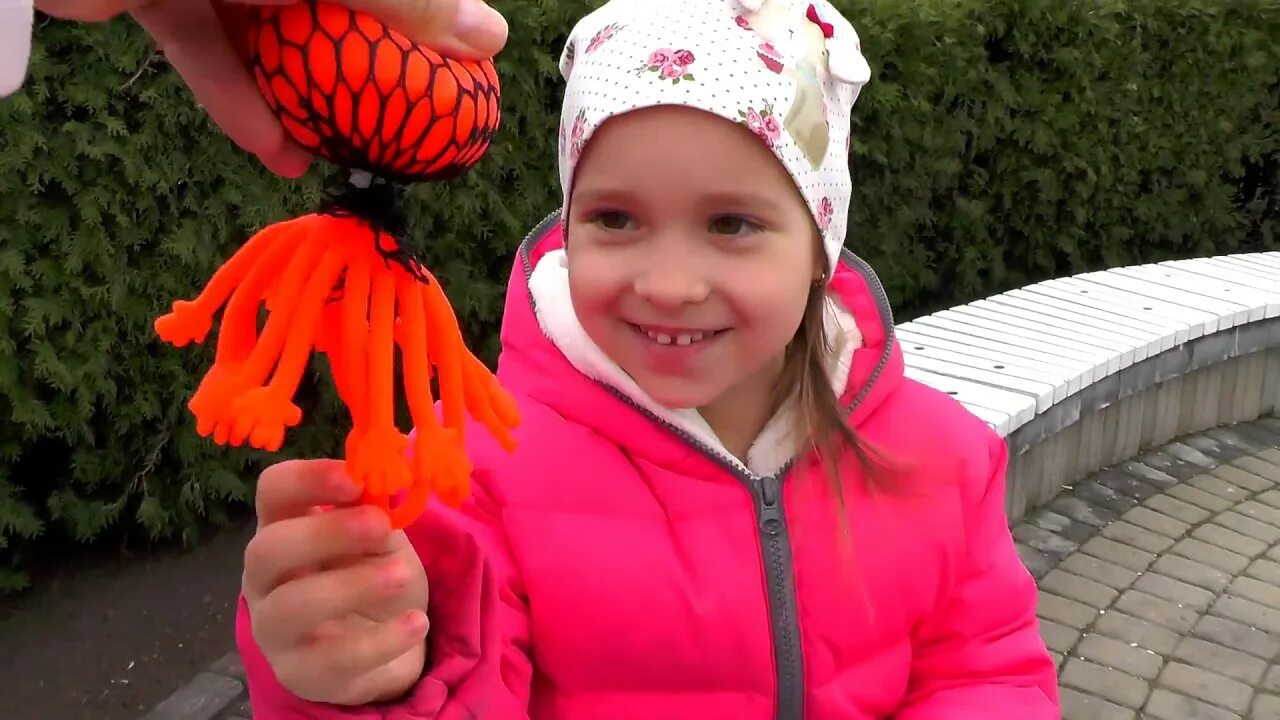 Канал маленькая мисс. Настя и ее странная няня. Канал про маленьких. Канал про маленьких. Настя маша и медведь.