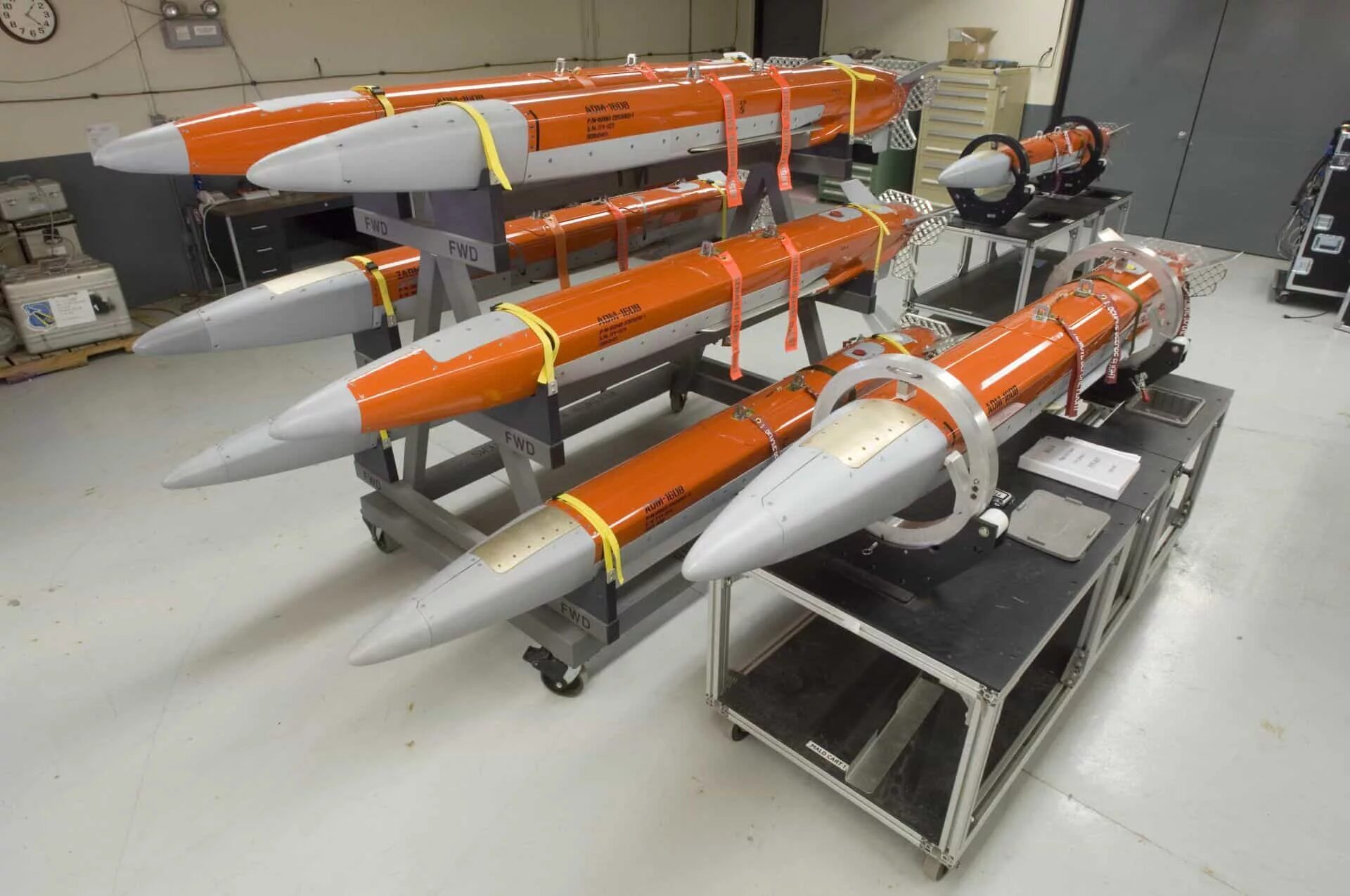 Adm-160 mald. Mald ракета. Управляемые ракеты mald. Mald бпла. Постановщик помех adm-160c.