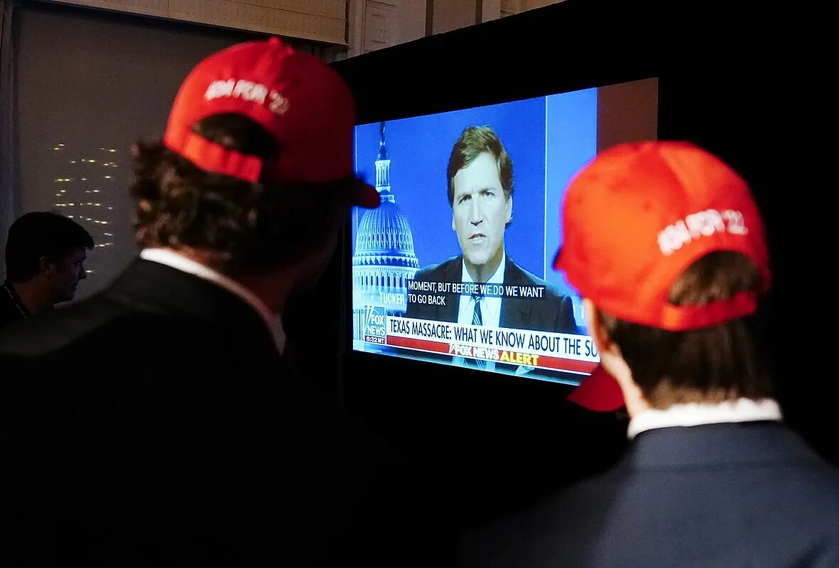Карлсон телеграмм на русском. Американский телеведущий такер карлсон. fox news ведущие. такер карлсон фокс ньюс. карлсон ведущий сша американский такер.