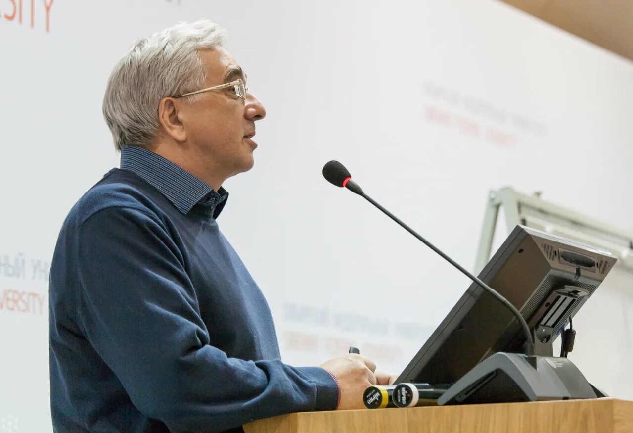 Физфак мгу лаборатории. Решетов владимир николаевич мифи. Доктор мифи. Марченко ивмимг со ран. Владимир решетов мифи.