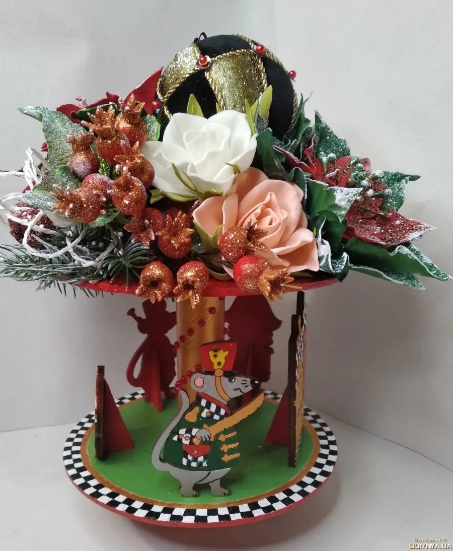 Новогодние композиции в стиле щелкунчик. Композиция щелкунчик. Композиции с щелкунчиком декор. Щелкунчик композиция. Мари штальбаум.