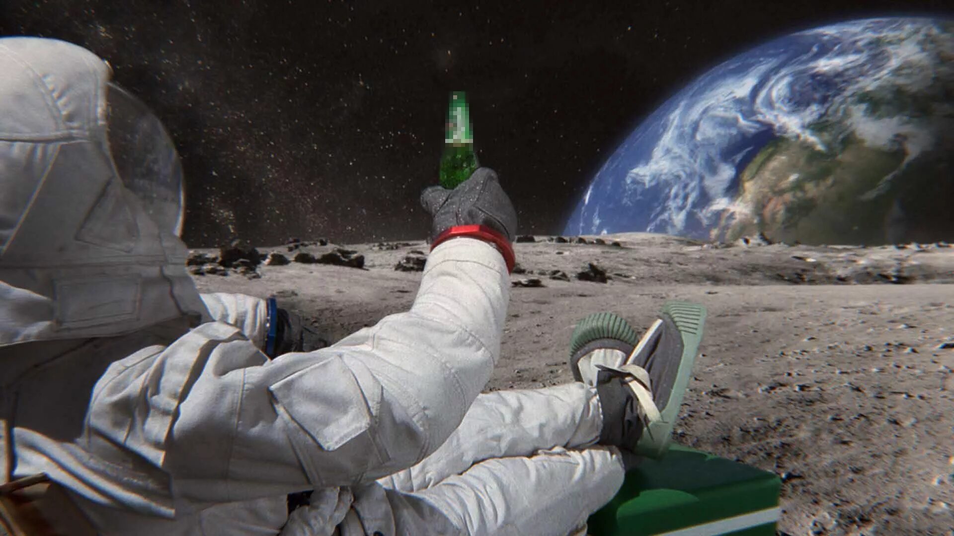 The astronauts on the moon. Космонавт Карлсберг. Carlsberg космос космонавт. Карлсберг на Луне. Космонавт Carlsberg на Луне.