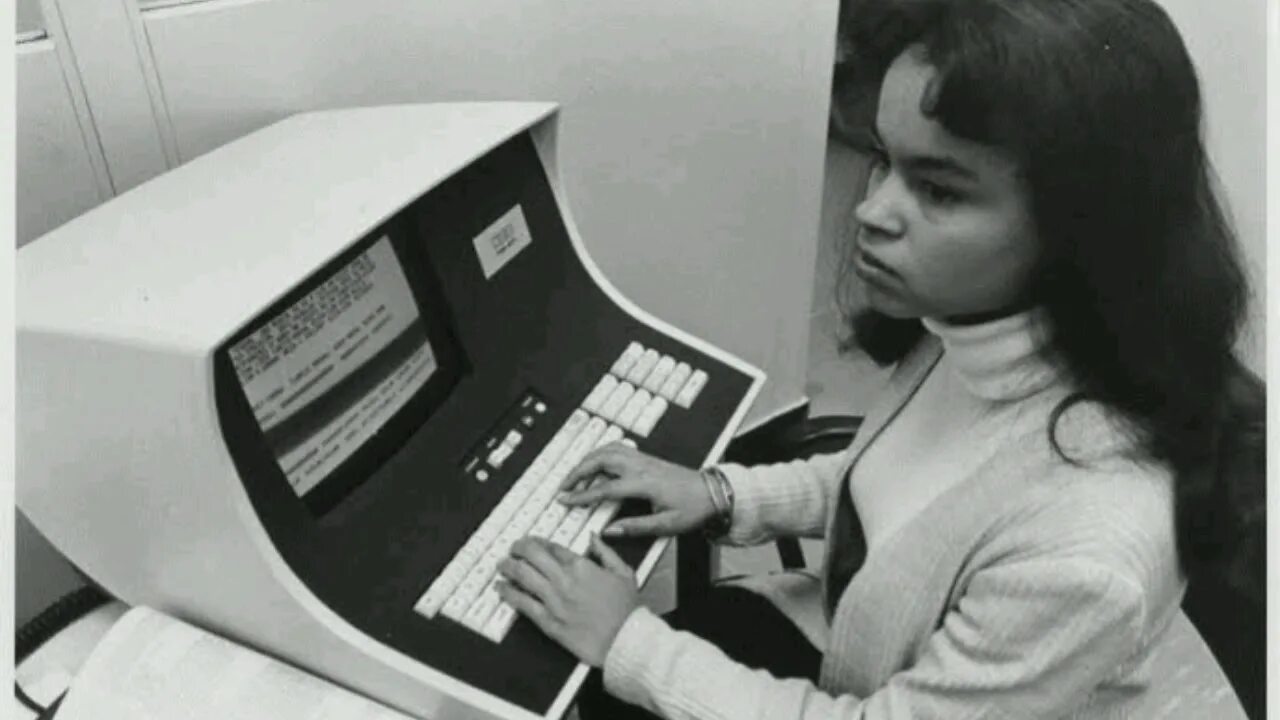 Компьютер 60 х. Компьютер 1972 года. компьютеры 60-х годов фото. computer tech in 1960s.