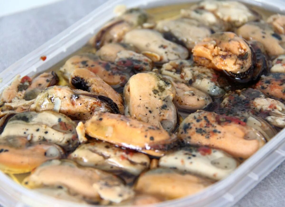 Мидии пальчики оближешь. Мидии в маринаде. Как замариновать мидии замороженные. Мидии пальчики оближешь. Мидии замаринованные.