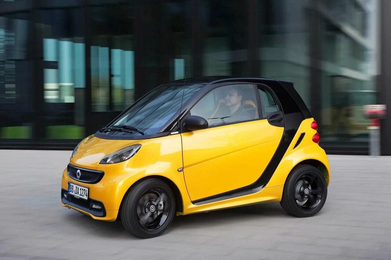 Двухместный мини. Smart Fortwo. Бенс смарт Мерседес Бенц. Smart Fortwo 2023. Мерседес Бенц Smart Fortwo.