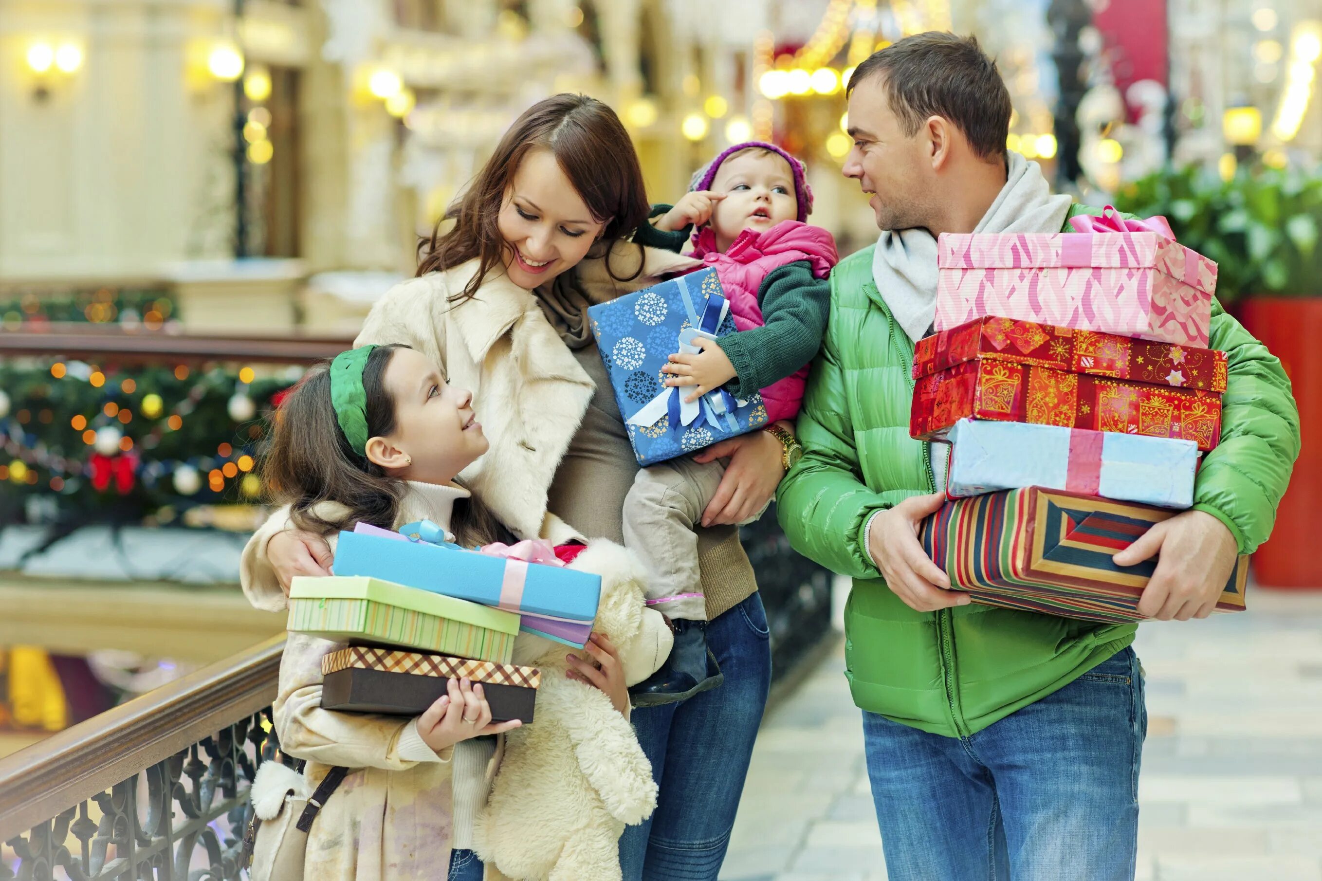 Go shopping presents you. Подарок для семьи. Подарки для детей. Одежда для всей семьи. Дети шоппинг.