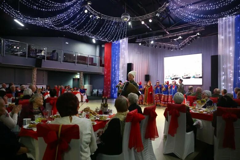 Молодежный центр метро когалым. Молодежном центре метро. Когалым архитектура. Дворец спорта когалым. Тц европейский логотип.