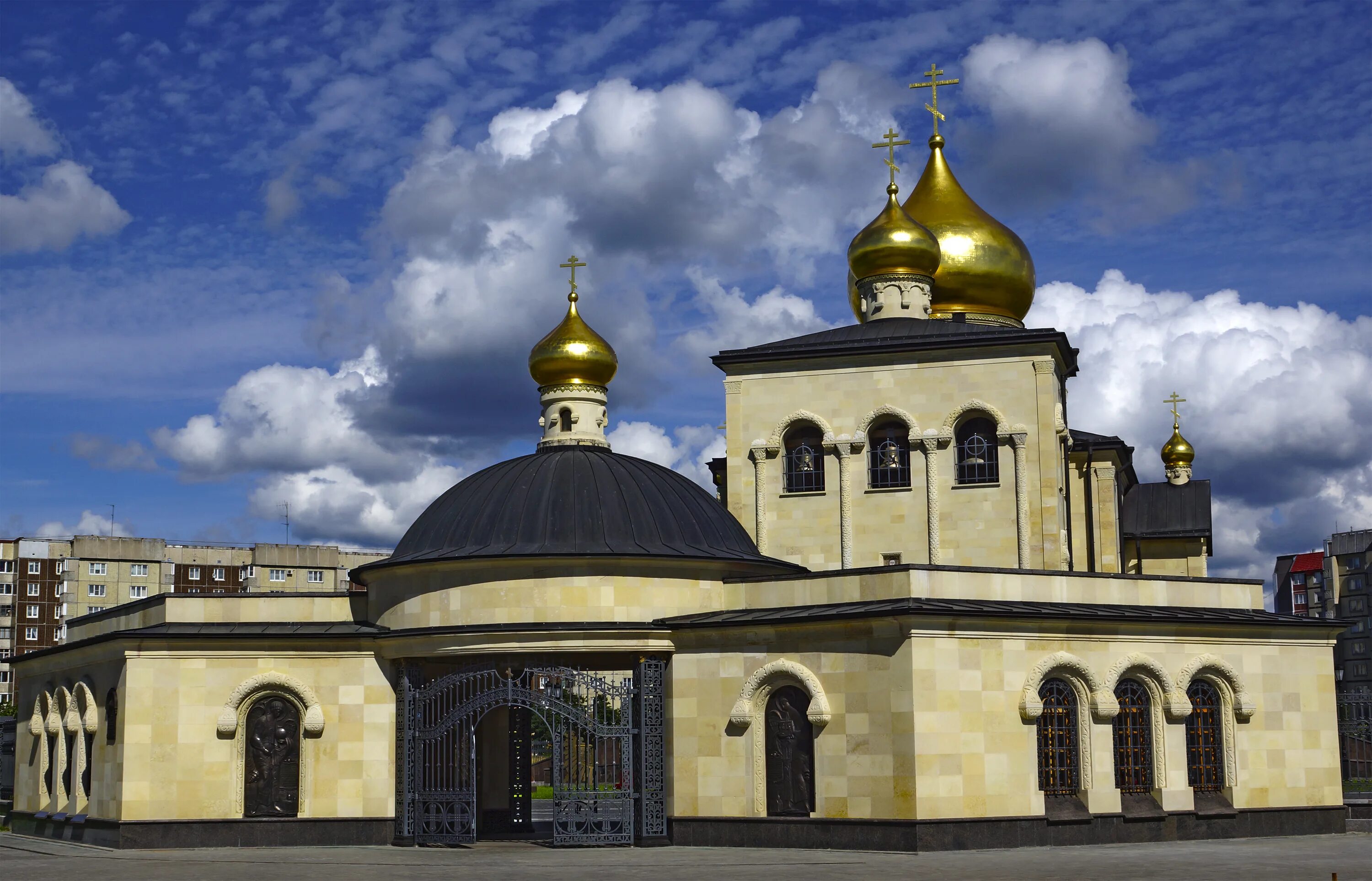 Церковь Рождества Богородицы, православный храм, ул. Нефтехимиков, 33, Кириши, Р