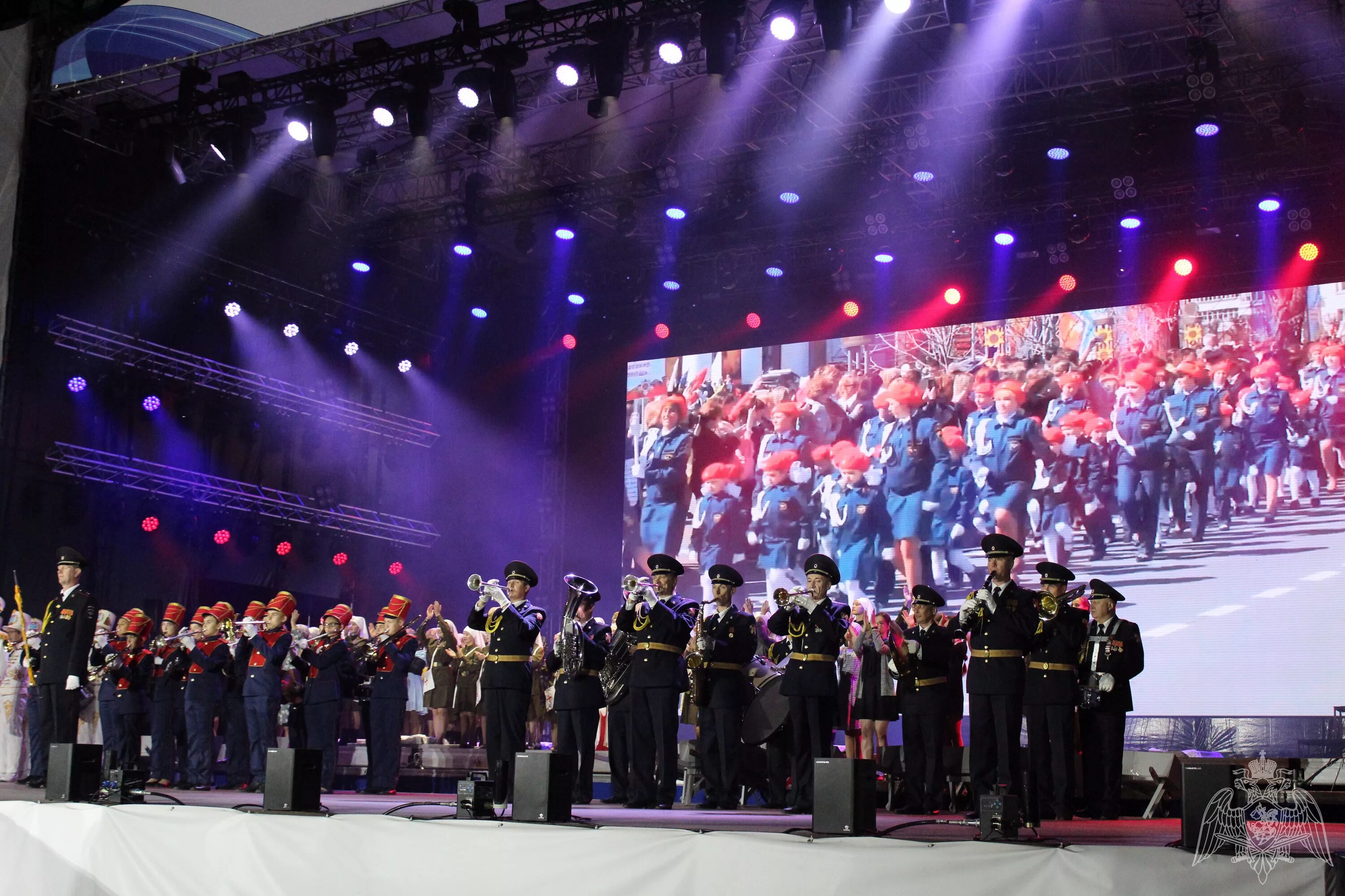 Оркестр чебоксары. День города Чебоксары 2023. Театрализованные представления день Победы. Видео театрализованного представления на 9 мая. Концерт князя в Чебоксарах 2023 видео.