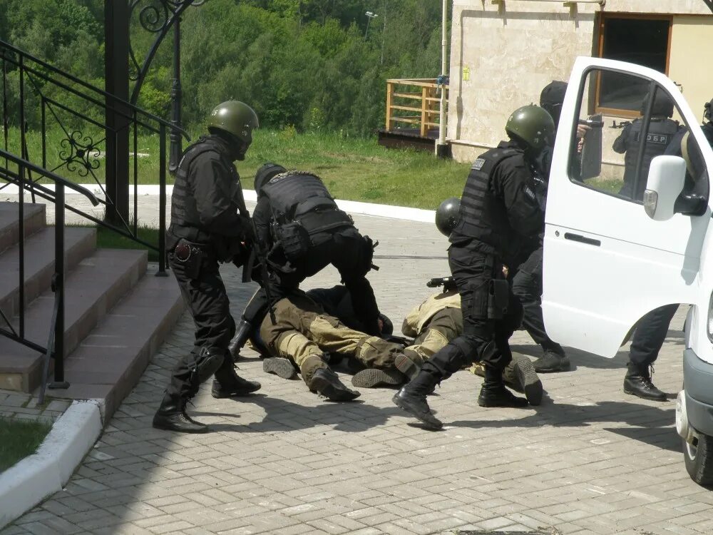 Во время операции по освобождению заложников. Освобождение заложников.