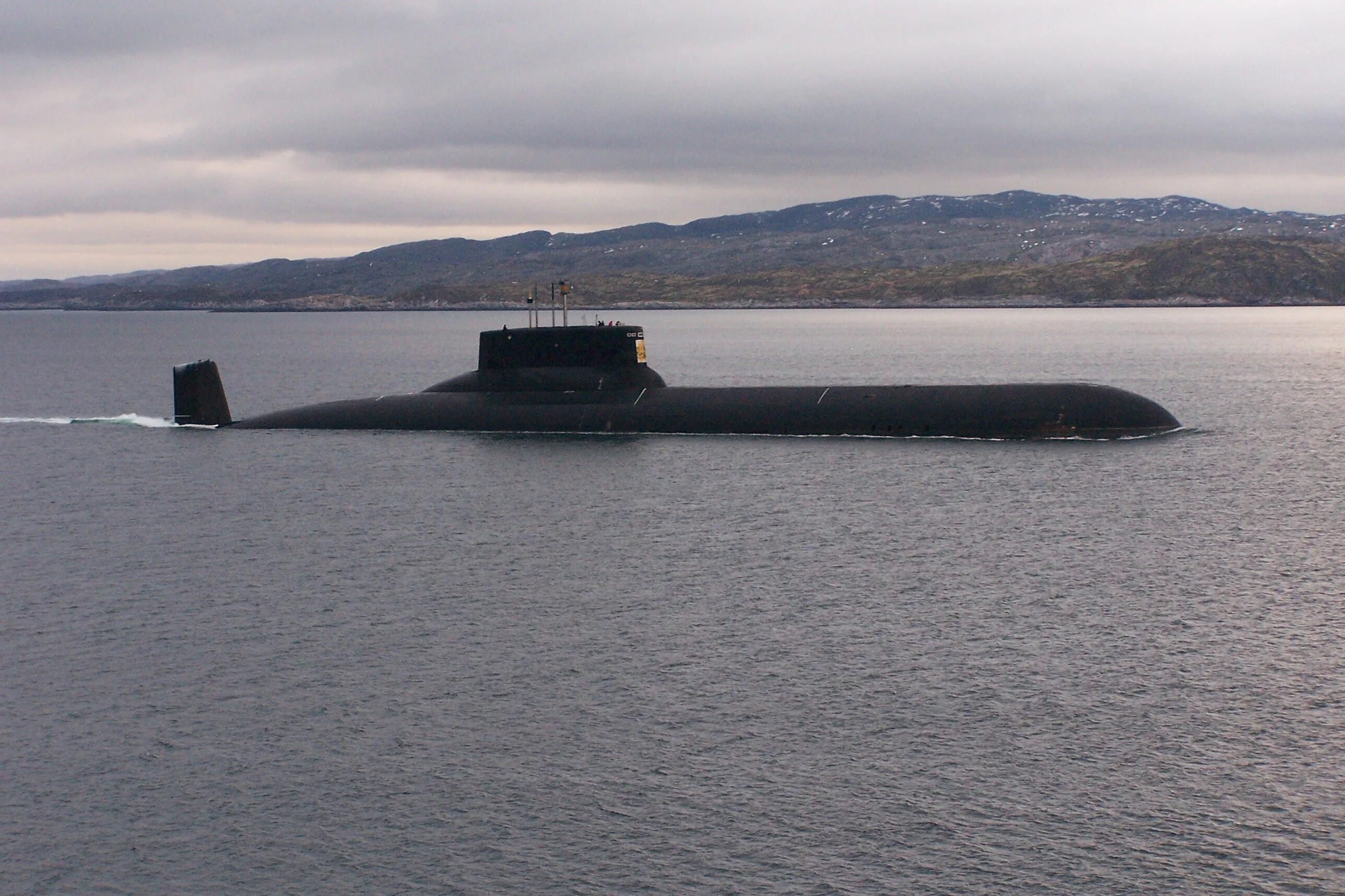 Атомные подводные лодки в мире. Подводная лодка 941 акула. Проект 941 акула. Акула Тайфун проект 941. Атомная подводная лодка Архангельск тк17.