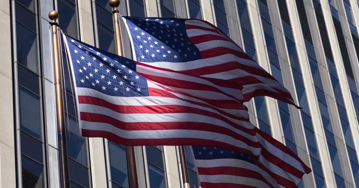 Новый флаг америки. New-york usa флаг. Минфин сша с флагом. Современные американцы. Флаг сша 1860.