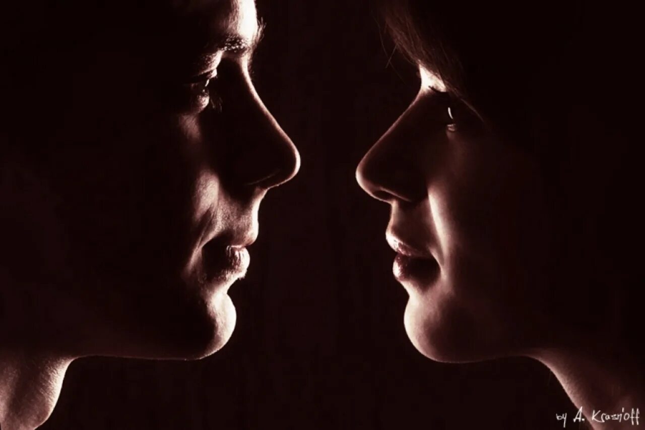 Мужчина и женщина глаза в глаза. Мужчина и женщина лицом к лицу. Взгляд глаза в глаза. Взгляд влюбленных. Глаза влюбленные утомленные