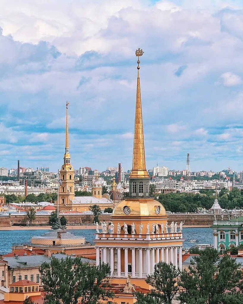 Шпиль в петербурге. Шпиль Адмиралтейства в Санкт-Петербурге. Адмиралтейство и Петропавловская крепость.