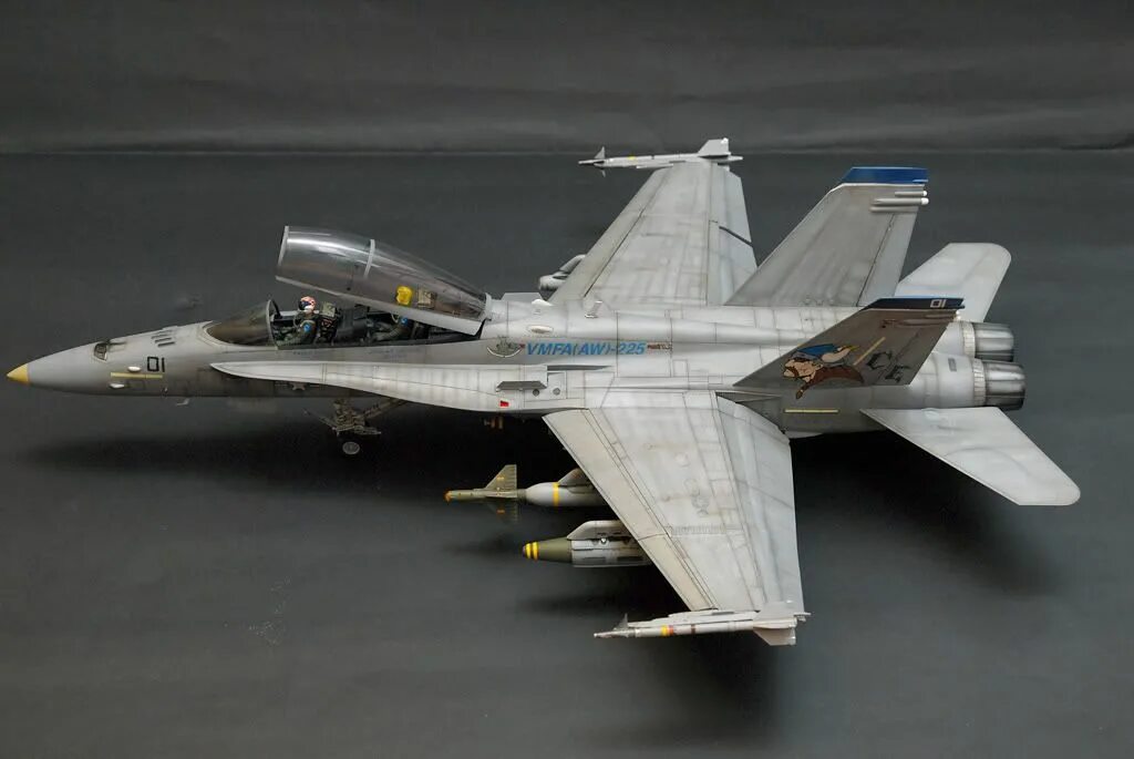 8 f 18 11 f. F-18d Hornet. F-18 Hornet 1/48 Hasegawa. Самолет f-18d Hornet. F-18 1/32.
