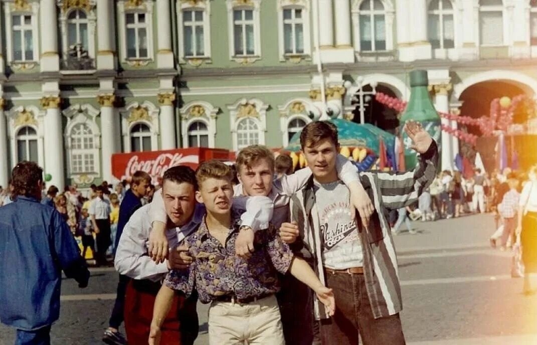 98 год поколение. Санкт-Петербург в 1990-е. Санкт-Петербург в 90-е годы. Санкт Петербург 1990х. Петербург в 1990 годах.