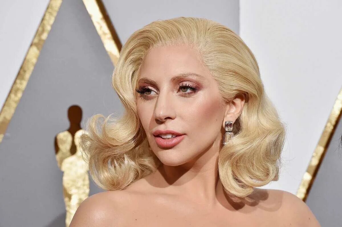 Как называется леди гага. Lady gaga. jtkb гага. леди гага фото. леди гага 2000.