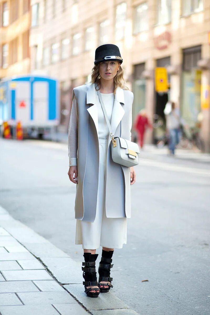 Emili sindlev street style miu miu. Стрит стайл стокгольм 2022. Стокгольм мода стрит фэшн. Скандинавский стрит стайл. Стрит стайл стокгольм.