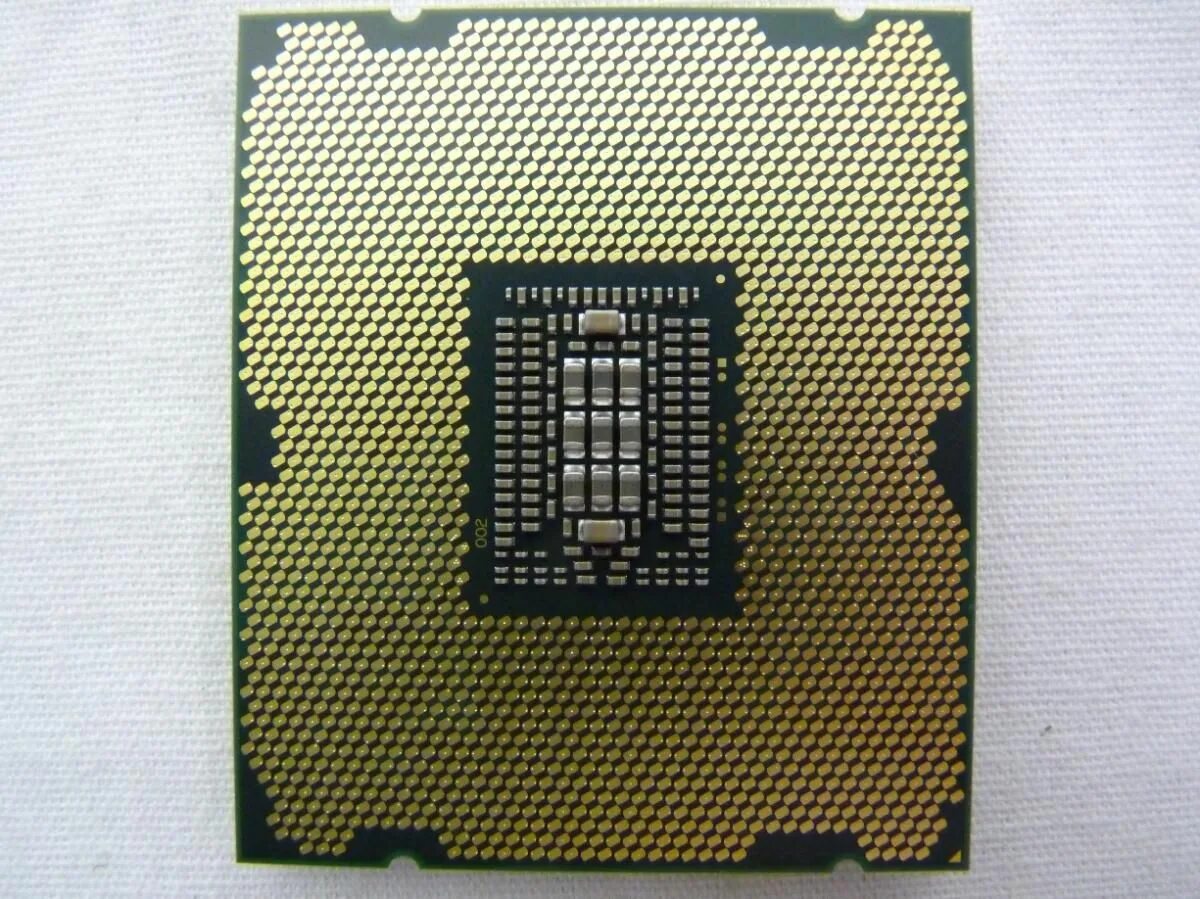 Процессор xeon e5 2690 v1. Процессор intel xeon e5-2640. 9ghz. Intel xeon e5 2690 v3. Lga 2011 v3 square ilm.