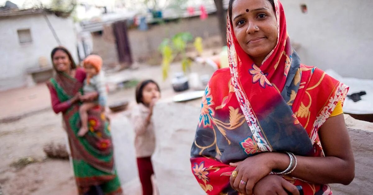 Village women. Женщины на улицах Индии. Индия бизнес. Indian Village women. Poor indian Village woman.