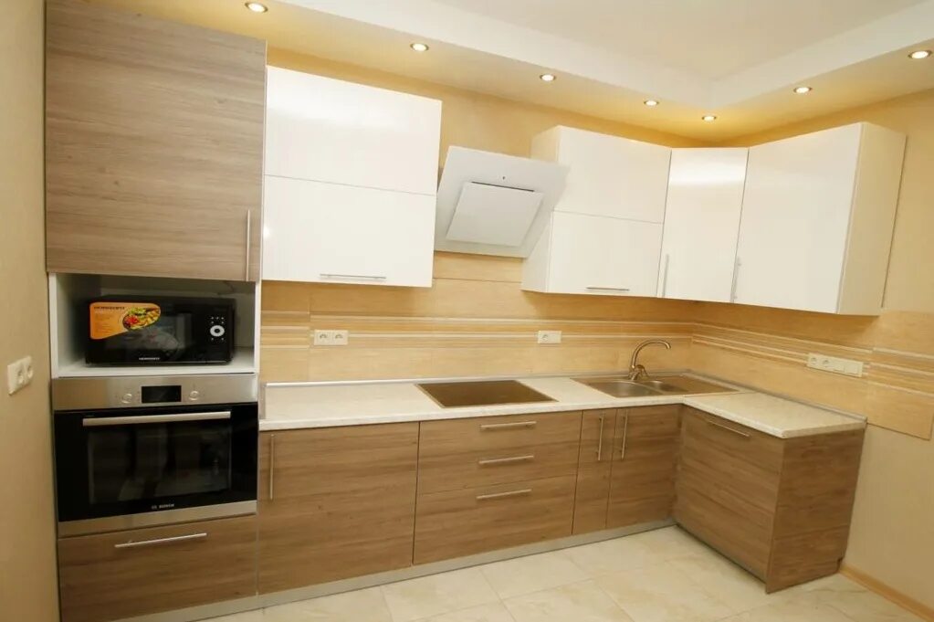 Угловые кухни. Кухонные гарнитуры с рамкой. Кухня угловая белая. Корпусная кухонная мебель. Кухонный гарнитур из мдф с пленкой.