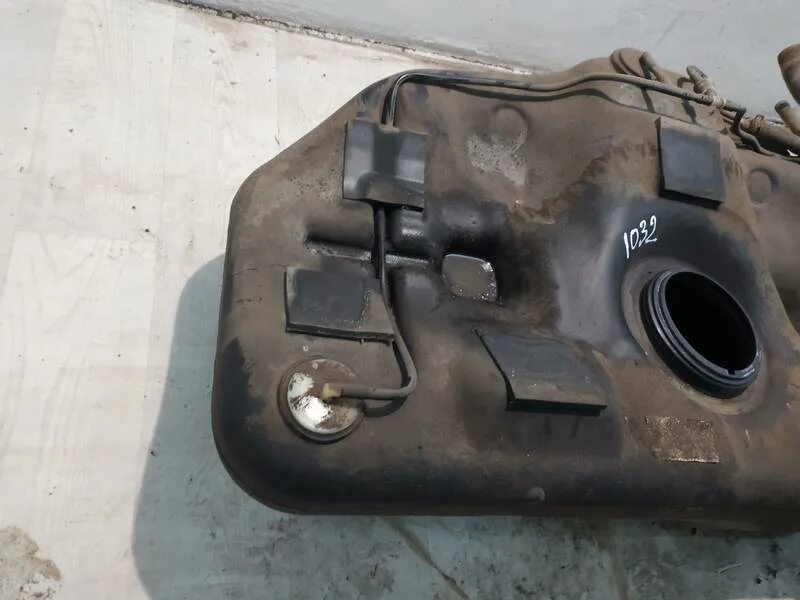 Ниссан альмера топливный бак 2001г. Топливный бак альмера классик. Альмера бак объем. 1720195f0a. Топливный бак на ниссан альмера b10.