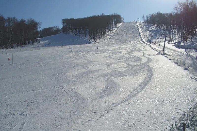 юрманка горнолыжный комплекс. юрманка горнолыжный комплекс. горнолыжный комплекс новосибирская область. лыжная база юрманка маслянинский район. новососедово горнолыжный комплекс.