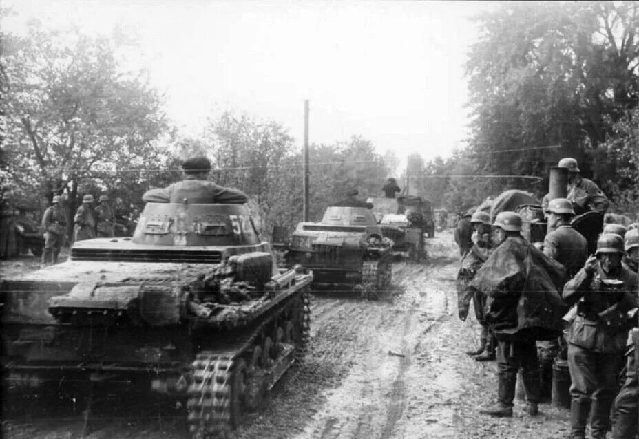 Вермахт польша. Немецкие танки в польше 1939. вторжение в польшу 1939 германия. танки вермахта 1939. немецкий танк второй мировой войны 1939 год.