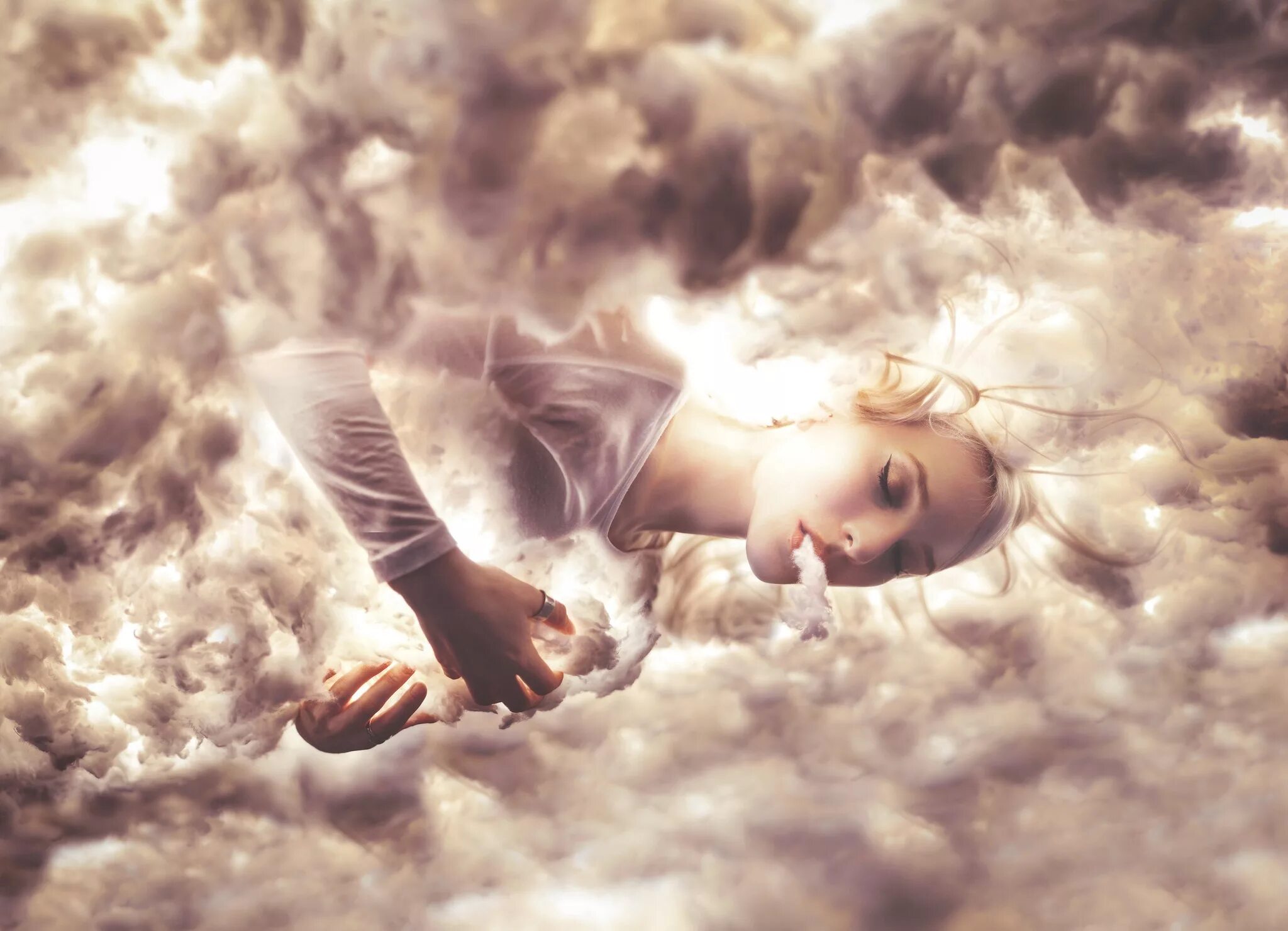 Девушка в облаках. Фотосессия в облаках. Девочка на облаке. Девушка и небо.