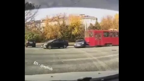 Трамвай в нижнем отказали тормоза