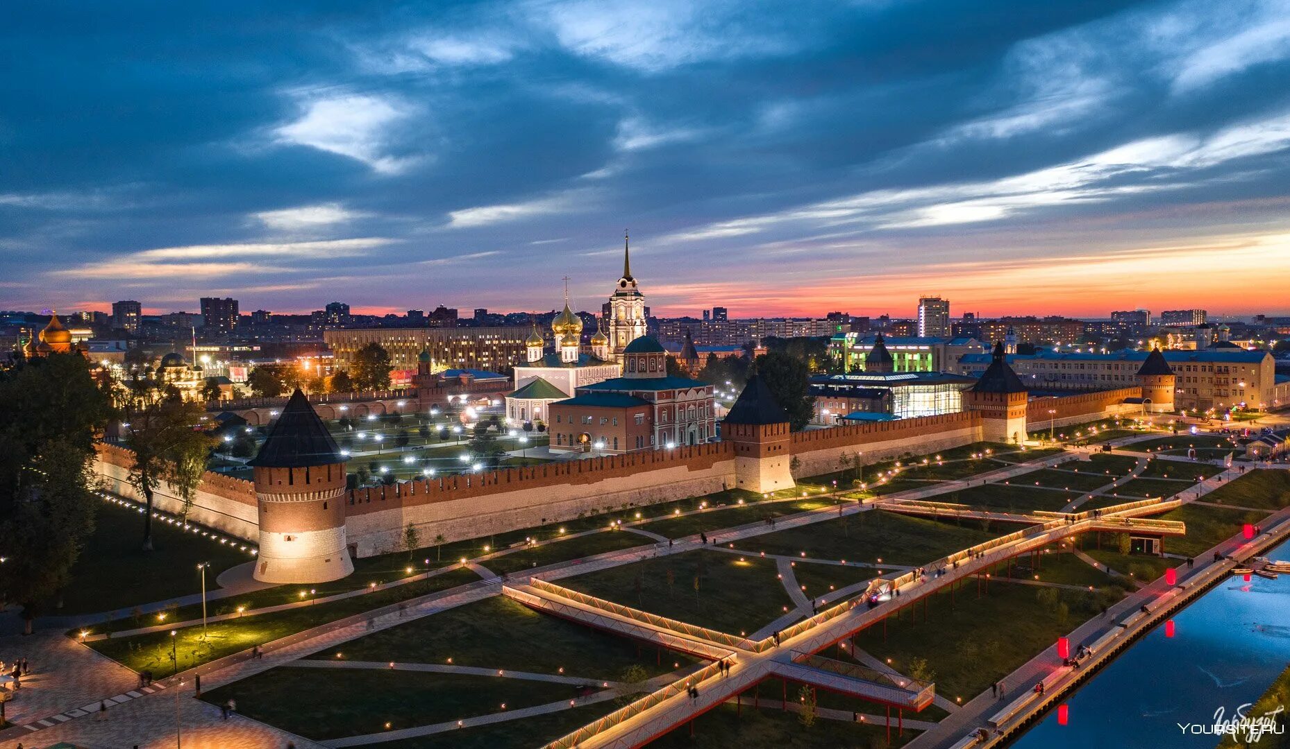 Города тулы дешевые. Тульский Кремль Тула. Центр Тулы Кремль. Казанская набережная Тула. Тульский Кремль Гарбузов.