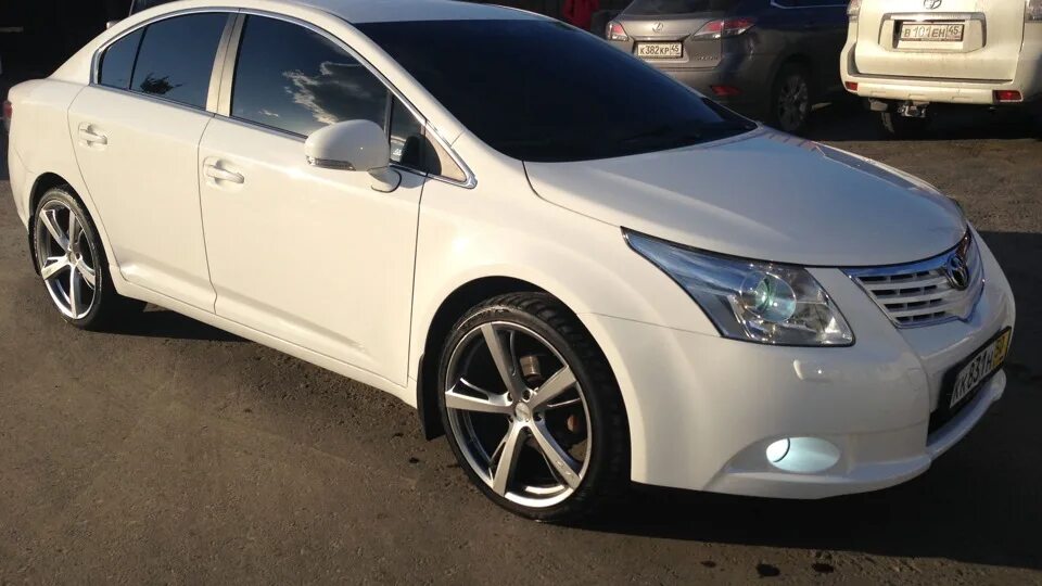 3 диски тойота. Тойота авенсис т27. toyota avensis 2009 r18. тойота авенсис т270. тойота авенсис 2010 r18.
