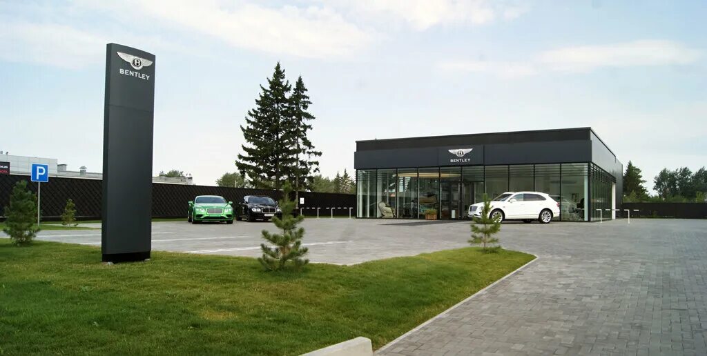 Тойота красноярск караульная 37. Караульная 37 красноярск автосалон тойота. Автосалон тойота внутри. Караульная 37 красноярск. Медведь премиум дилер lexus, красноярск.