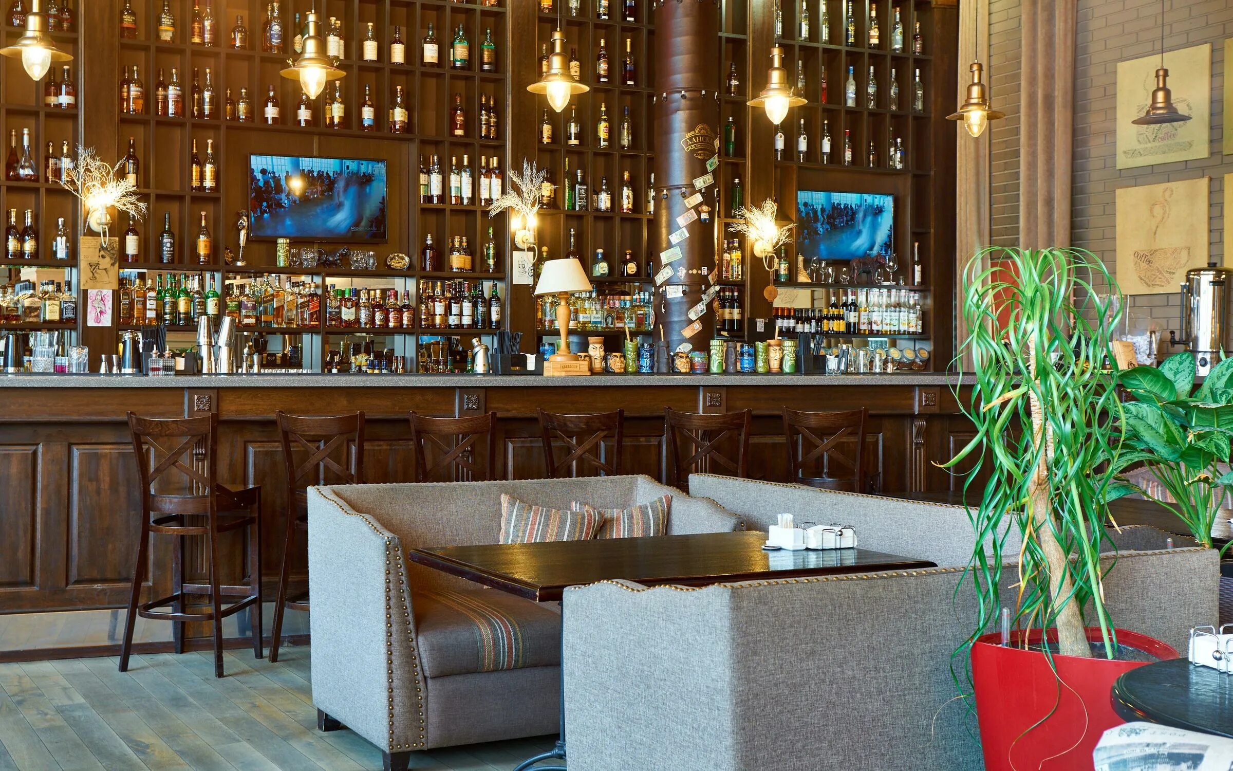 Ребекка ромейн люди икс. Ребекка ромейн мистик. Ресторан ул чистопольская 40. Ромейн мит. Ребекка ромейн с дочерьми.