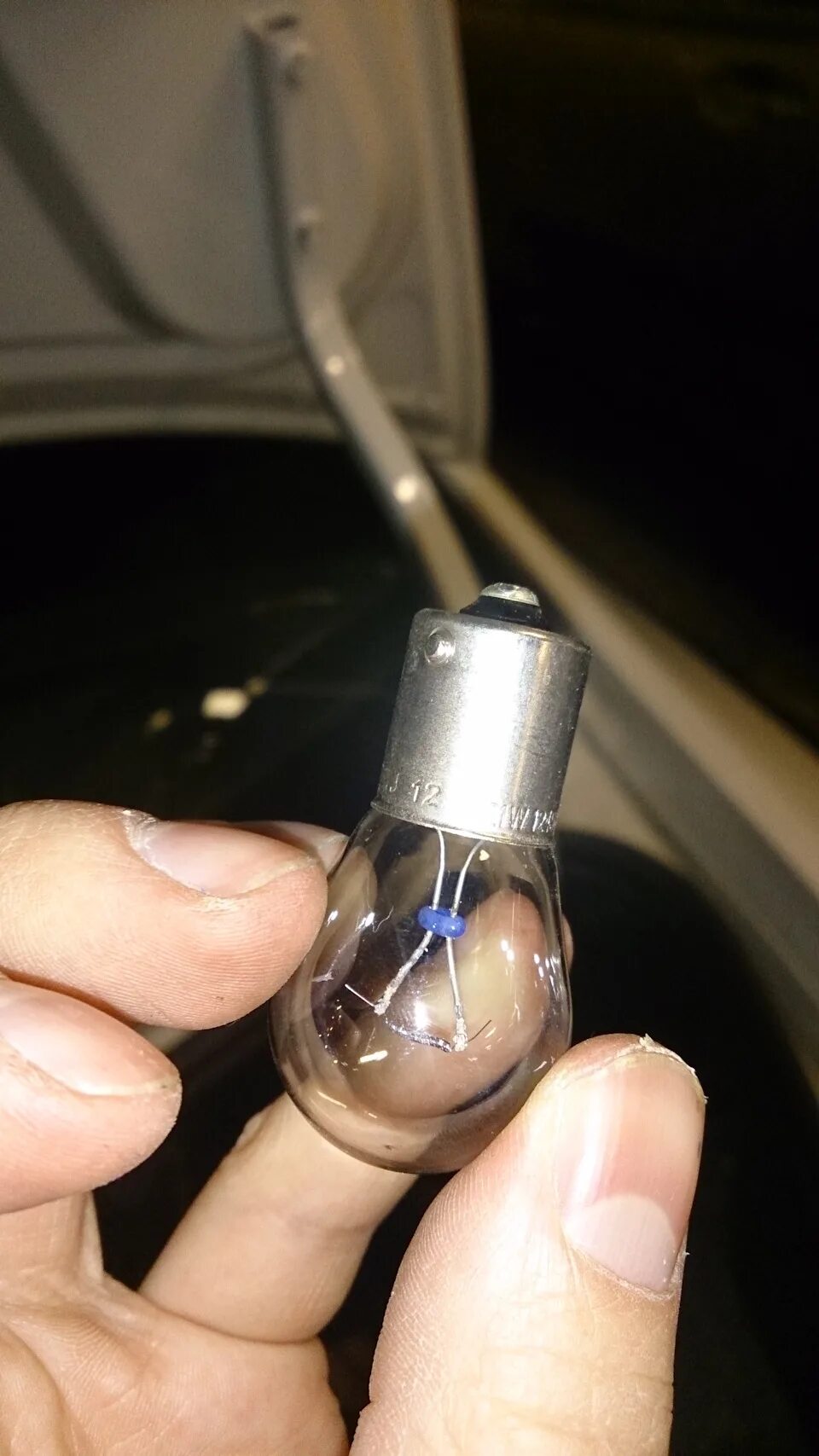 Лампа стоп сигнала поло седан 2012. Мерседес vito 1999 лампа стоп сигнала. Лампочка стоп сигнала volkswagen b4. Лампа стоп сигнала поло седан 2013. Фольксваген поло 2012 лампочка стоп сигнал.