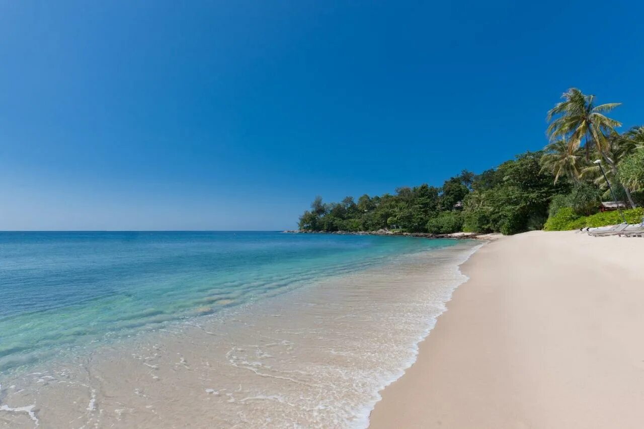 Private beach. Пляж Найтон. Трисара Пхукет Таиланд. Найтон Бич Пхукет. Trisara Phuket пляж.