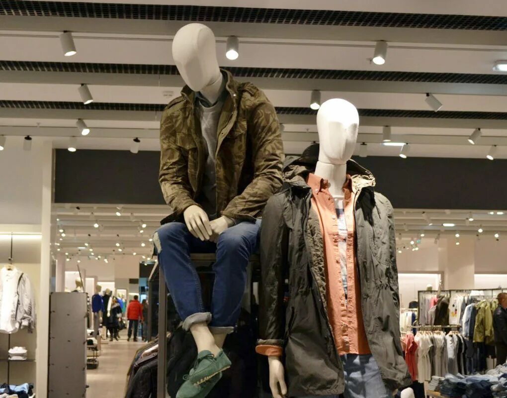 витрины sisley. Sisley одежда чей бренд.