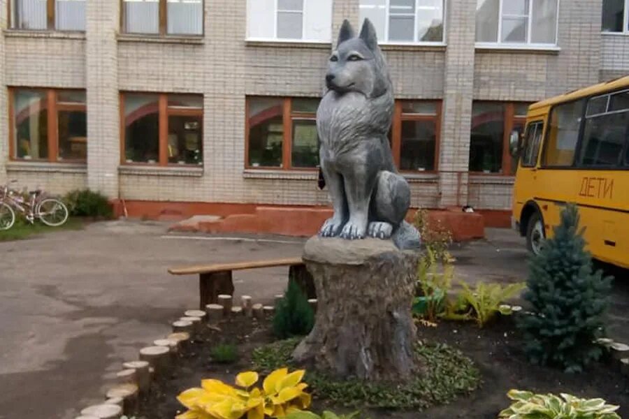 Памятник Тамбовскому волку в Тамбове. Октябрьская 95 Тамбов памятник волку. Статуя волка в Тамбовской области. Тамбовский волк Октябрьская 95б. Памятник тамбовскому волку