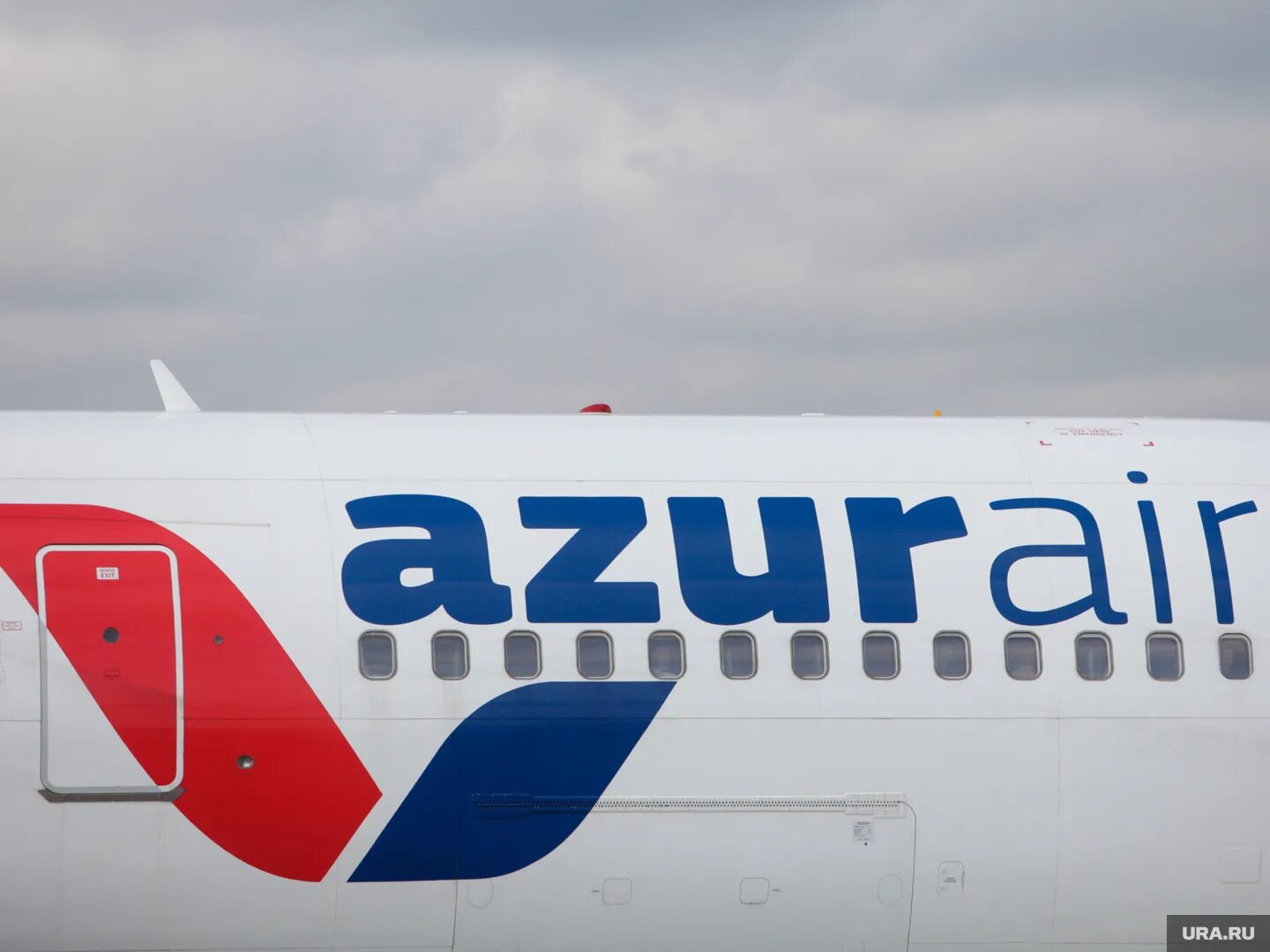 Лазурный путь сирены. Азур лейн обсервер. Самолеты азур аир. Боинг 737 азур. Azur air чартер.