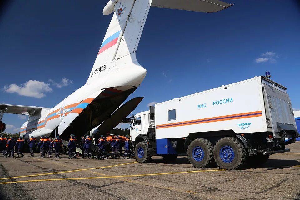 Спецборт мчс ил-76. Распоряжение мчс 777. Мчс аббревиатура. 777 мчс. Самолет мчс.