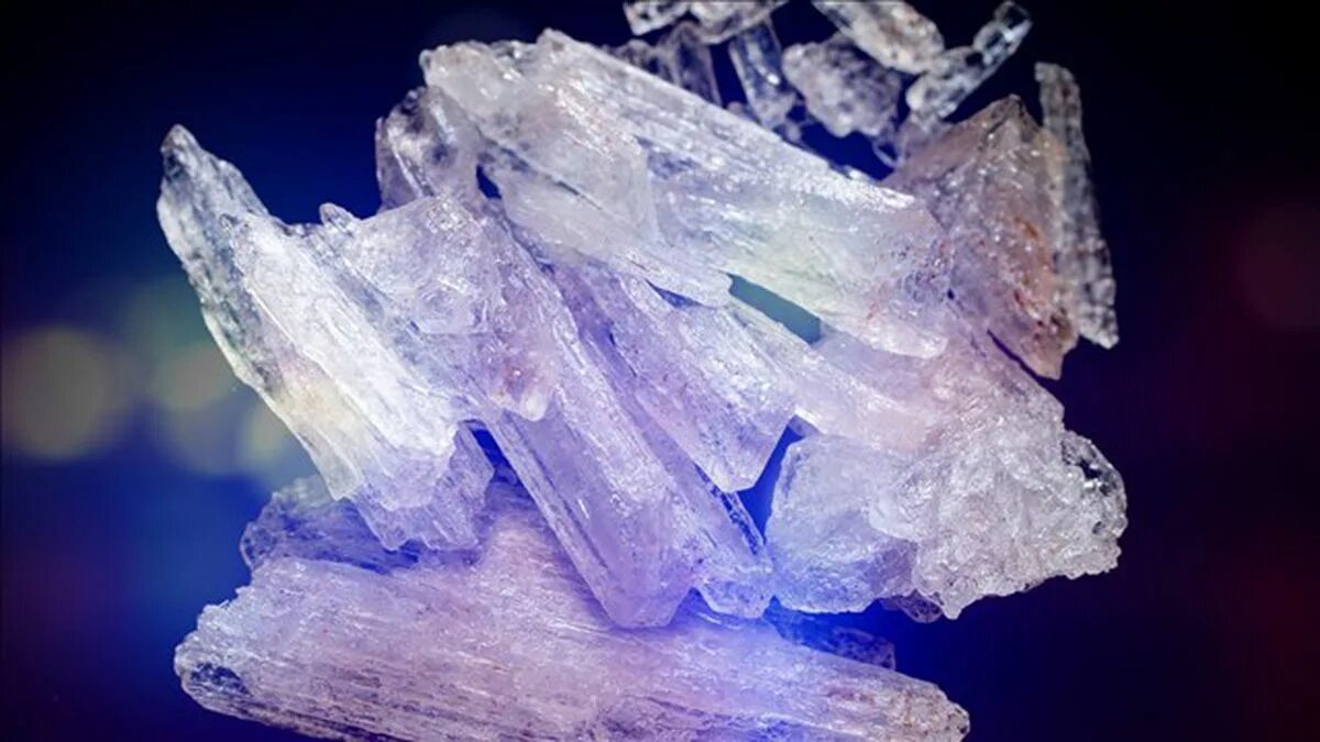 Кристаллический метамфетамин. А-29 Кристалл. Кристаллы метанфитомин. Кристаллизованный метамфетамин. Кристаллическая синь