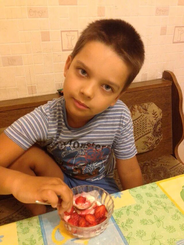 шайло джоли'питт. мальчик пожий на девочку. сальчик позолижий на девочку. мальчики похожие на девочек. почему мальчик похож на девочку.