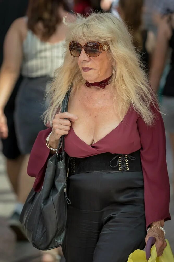 поисковик в телеграмме. голые пожилые старушки. большие saggy. пожилая женщина с большим вырезом. Saggy telegram.