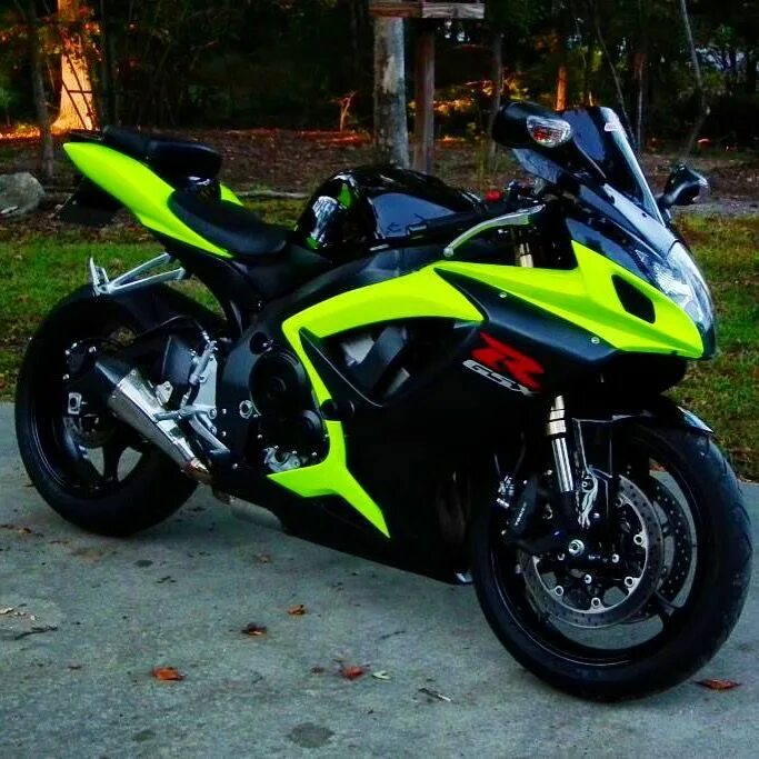 Спортбайк сузуки джиксер. Suzuki r1. Сузуки спорт мото 600. Мотоцикл сузуки спорт. Мотоцикл сузуки r1.