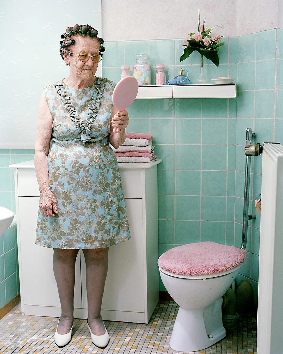 Подсмотр в ванной. Пьяные русские бабушки. Домашние подглядывания. Бабушка моется. Подсматривание в ванной.