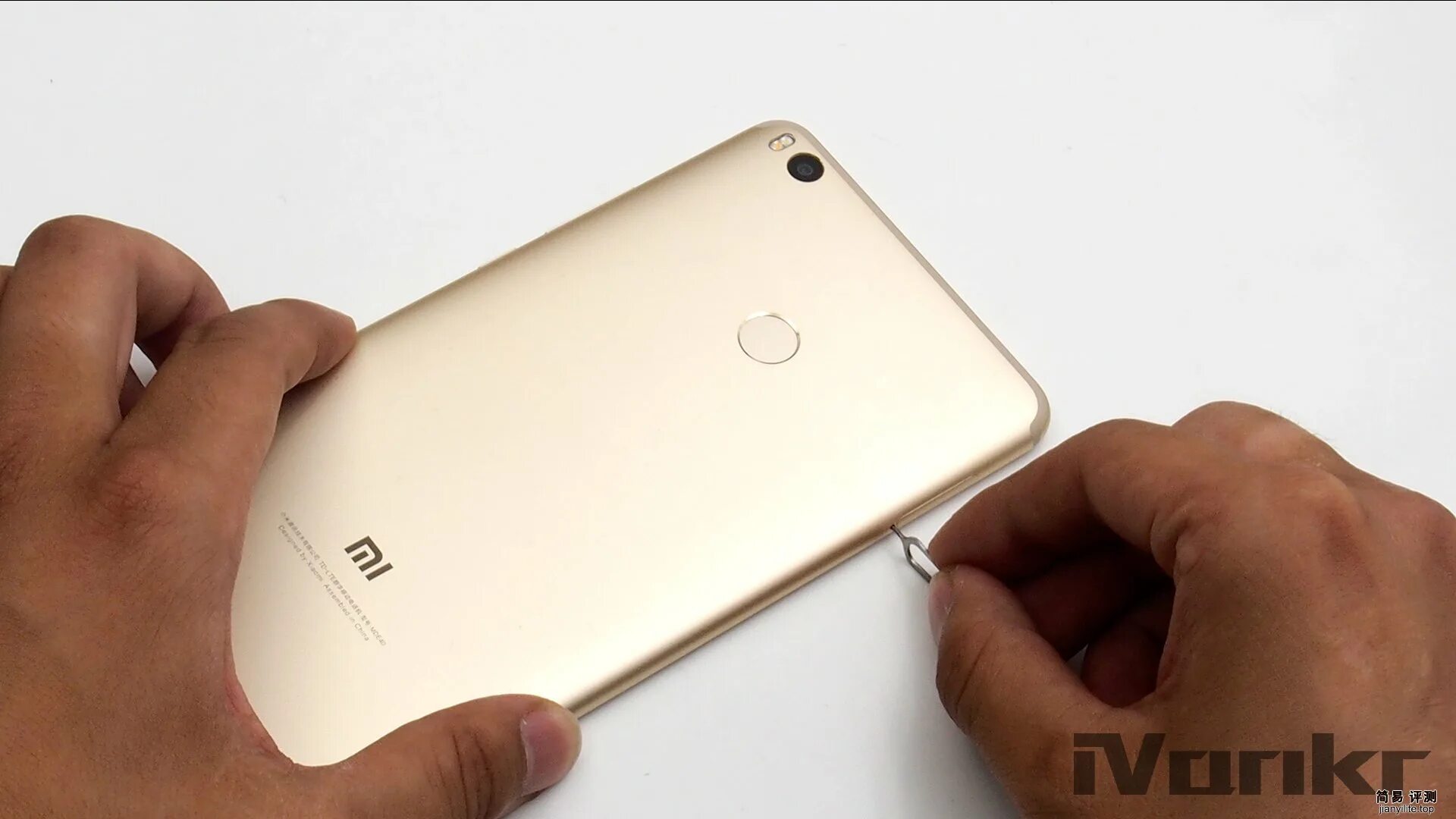 Redmi 10c и poco c40 фото. Разбор xiaomi redmi 3s. Как открыть смартфон xiaomi. Крышка для смартфона. Смартфоны xiaomi задняя крышка.