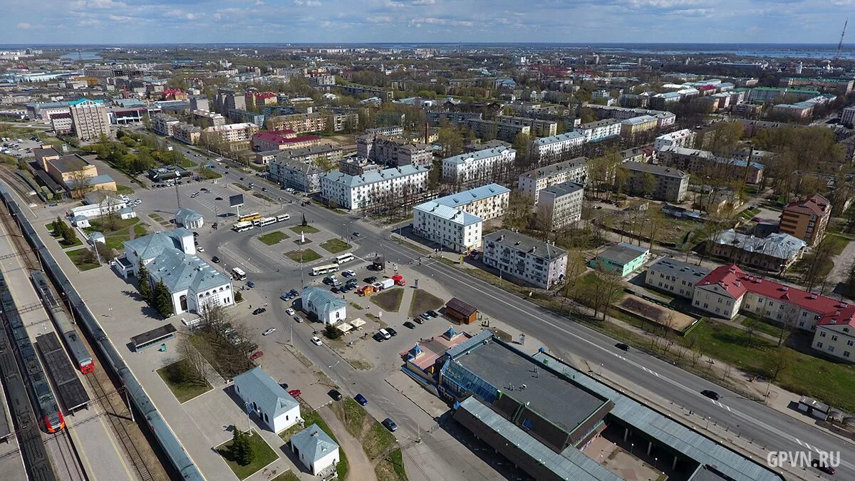 Население великого новгорода 2024. Вокзальная площадь Великий Новгород. Привокзальная площадь Великий Новгород. Современный Великий Новгород. Великий Новгород Центральная улица.